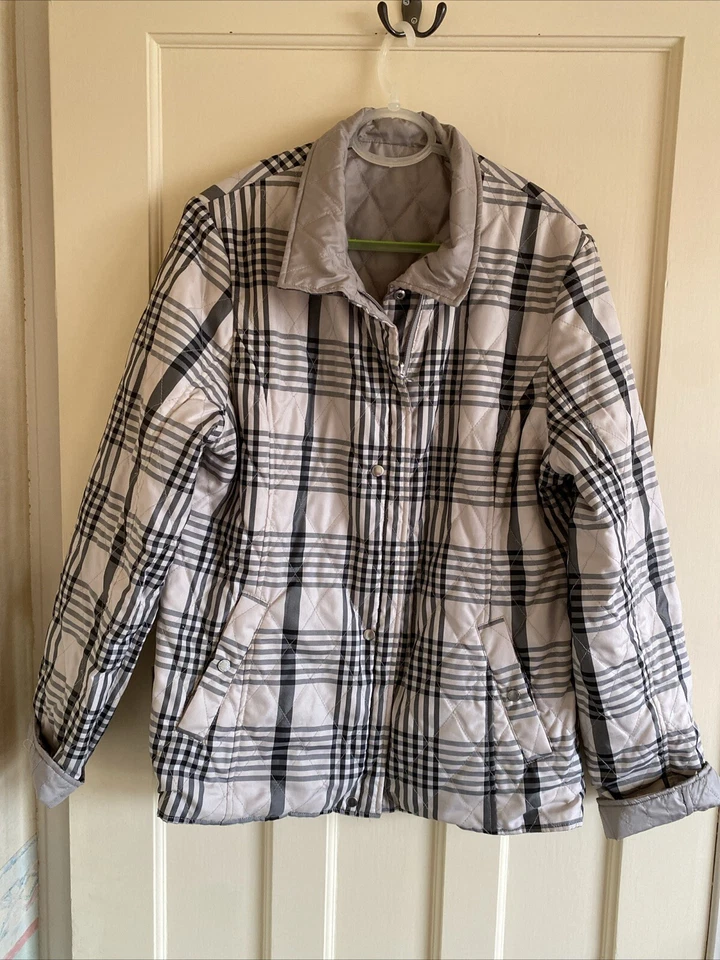 Junge Danmark Grey Check Reversible Quilted Lightly Padded Jacket Size 14 - Image 1 of 4