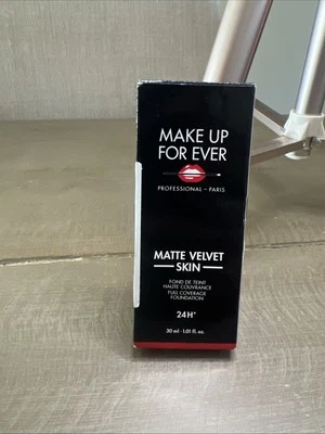 Make Up For Ever Matte Velvet Skin Blurring Foundation MAKE UP FOREVER - Image 1 of 4