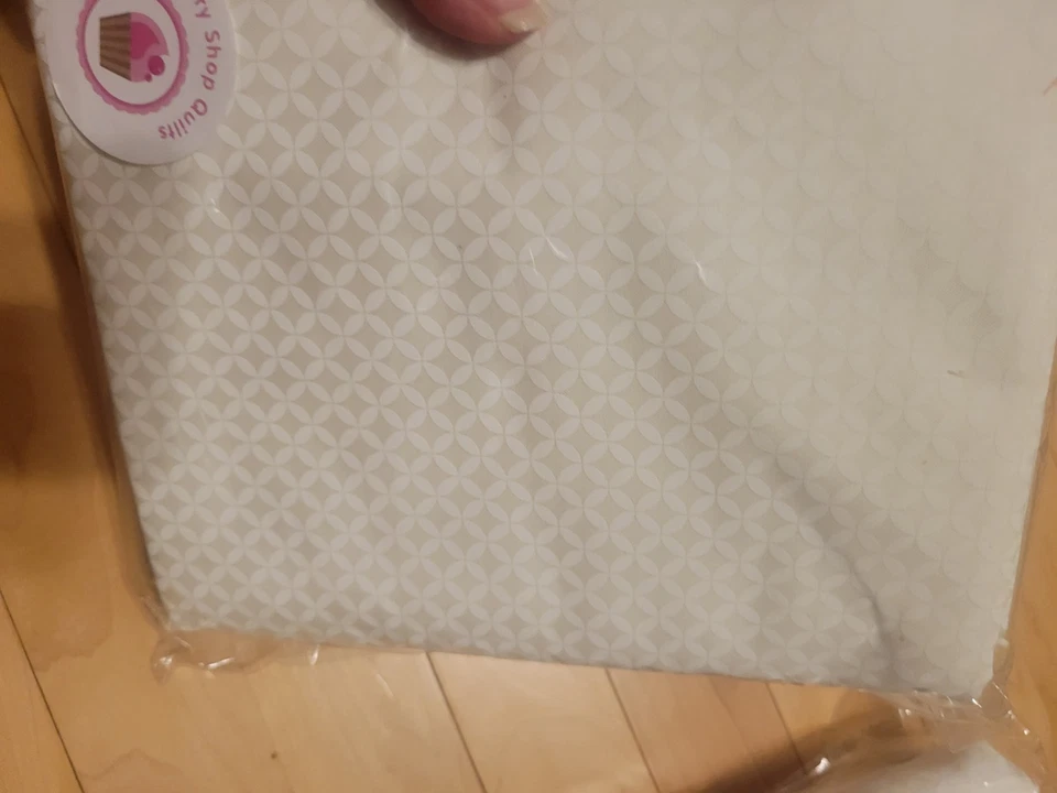 Figuras de Navidad II~~Higuera y Co-Moda~Tonal Blanco 108" X 45" 3 Yardas Foto 1 de 3