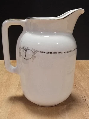 Jarra para servir guirnalda blanca con adornos de oro 23K Salem China Commodore de colección Foto 1 de 4