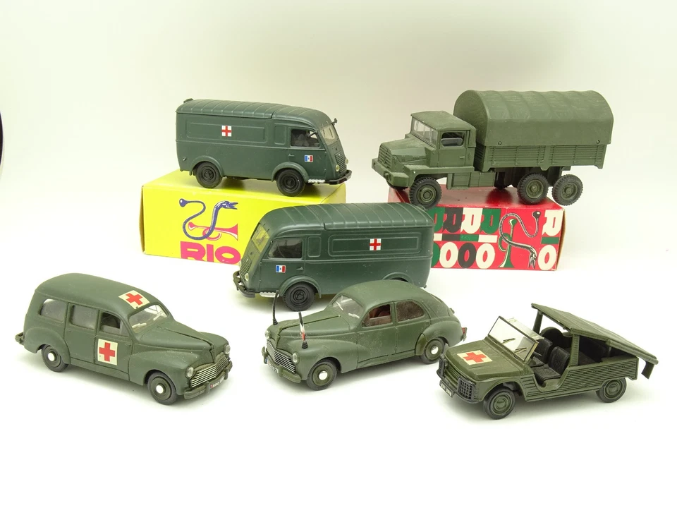 Solido Corgi Militare Esercito 1/50 - Lotto Di 6 Modelli Citroen - Renault - - Immagine 1 di 1
