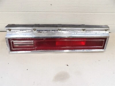 LÁMPARA LUZ TRASERA LADO PASAJERO DERECHA 76-77 BUICK CENTURY REGAL 2 PUERTAS EXCEPTO COCHE DE RITMO Foto 1 de 4