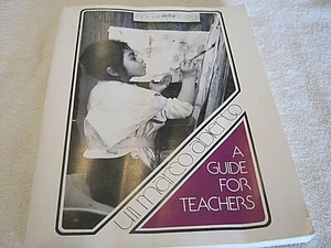 A GUIDE FOR TEACHERS: UN MARCO ABIERTO - AN OPEN FRAMEWORK FOR EDUCATORS - 1ST - Picture 1 of 6