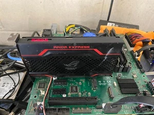 ASUS ROG RAIDR EXPRESS PX2-240 Go SSD PCIe 2.0 Adaptateur 240 Go RAID ACCÉLÉRATEUR - Photo 1/11