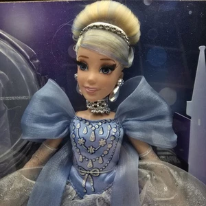 Disney Style Serie Cinderella Puppe 70 Jahre Ann. Cinderella Neu im Karton beschädigt - Bild 1 von 11
