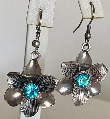 Pendientes Flor Plata Cristal Azul Hielo Puerta Jardín Joyería Premier Designs Foto 1 de 4