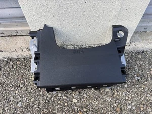 Mitsubishi Outlander 2014-2020 rodillera debajo del tablero OEM negro - Imagen 1 de 4