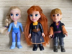 Tres muñecas Frozen Disney 6", princesa Elsa, Kristoff y Anna de Jakk's Pacific - Imagen 1 de 8