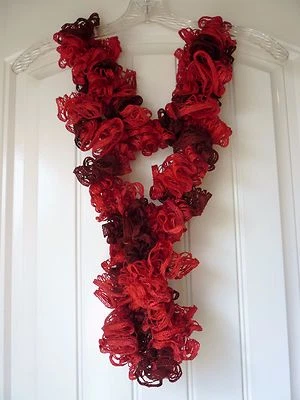 Bufanda con volantes de moda de ganchillo hecha a mano - carmesí Foto 1 de 4