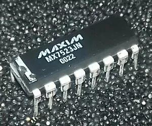 4 pz MX7523JN moltiplicatore 8 bit DAC DIP16 USATO TIRATO TESTATO = AD7523JN - Foto 1 di 2