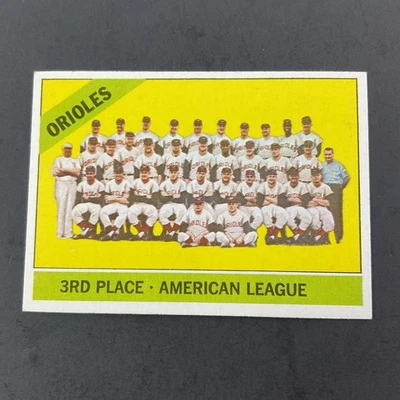 1966 Topps 1965 Baltimore Orioles #348 tercer lugar Liga Americana Foto 1 de 2