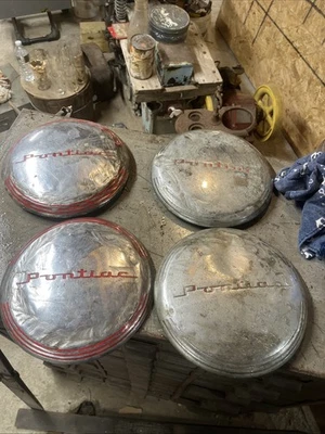 Set of 4 Vintage Pontiac Hubcaps 1940s–1950s Streamliner Chieftain Original GM Foto 1 de 4