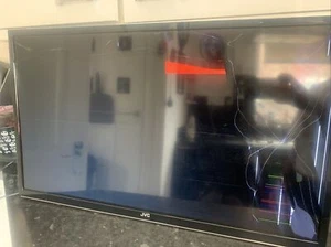 JVC LT-32C365 32" LED TV with Built-in DVD Player HD Ready 720p DAMAGED SCREEN - Picture 1 of 3