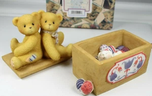 CHERISHED TEDDIES 1998 SPIELZEUGKISTE SCHMUCKKÄSTCHEN WE HAVE FRIENDS 2-TEILIG Figur #476676 - Bild 1 von 12