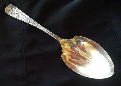 Cuchara para servir Wallace grande repousse de plata esterlina en forma de pala Foto 1 de 4