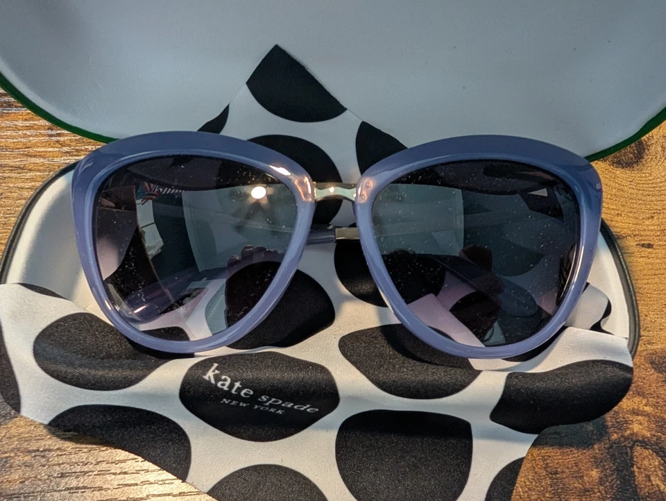 Gafas de sol para mujer Kate Spade con montura púrpura Foto 1 de 1