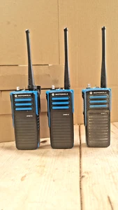 Radios digitales Motorola DP4401Ex Atex con baterías y cargadores nuevos (Ref 1) - Imagen 1 de 10