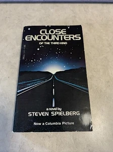 CLOSE ENCOUNTERS OF THE THIRD KIND (1st Dell 1977) Steven Spielberg Paperback NF - Picture 1 of 6