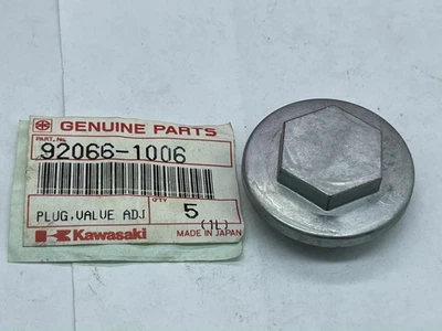 NOS Kawasaki KZ305 KZ400 KZ440 Válvula Ajuste Cubierta Tappet 92066-1006 Foto 1 de 4