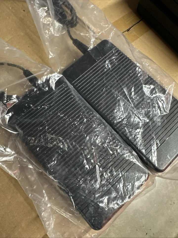 Lote de 2 Cargador Adaptador CA Delta 150W ADH-150BR B - 4 pines Foto 1 de 4