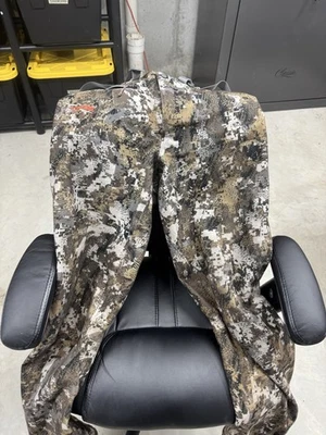Sitka Men’s downpour  Pants Optifade Elevated II Size Large w/ GoreTex Windproof - Image 1 of 3