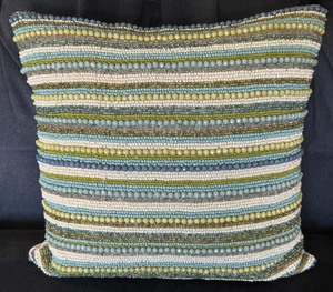 Almohada Pier One totalmente con cuentas azul verdoso crema con cuentas cremallera trasera 11 X 11" - Imagen 1 de 5