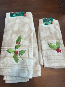 NWT St Nicholas Square Set of 2 Christmas Fingertip & Hand Towel CREAM - Picture 1 of 3