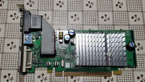 Sapphire Radeon X300SE 256MB PCIe VGA S-Video DVI-I 1024-5C50-3A-SA - Foto 1 di 2