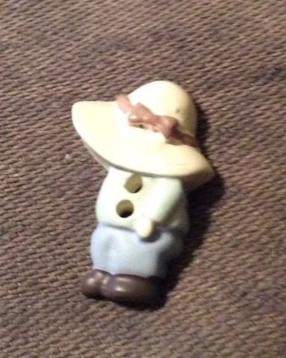 JHB BUTTONS #20309 BOY- 2 HOLE FLAT --5/8"-- 7 PIECES - Image 1 of 2