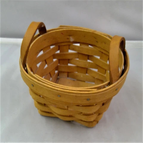 Longaberger Basket 1995 Small Round Basket with Leather Handles Signed USA Cover