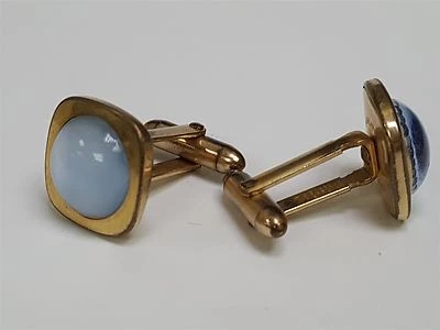 DE COLECCIÓN AÑOS 50 ELEGANTE CUADRADO TONO DORADO CON PIEDRA OPALESCENTE REDONDA CALIDAD CORRECTA  Foto 1 de 4