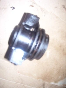 VINTAGE FORD  600  700 EARLY 2000 TRACTOR -ENGINE GOVERNOR INTERNALS - Picture 1 of 3