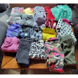 Pacchetto di abbigliamento bambina taglia 3t - Baby Gap, Healthtex, Gymboree e Under Armour - Foto 1 di 12