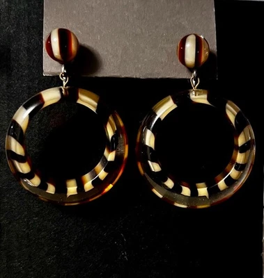 Pendientes de clip de lucita con caparazón de tortuga gruesos de mediados de siglo Foto 1 de 3