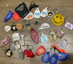 Lot of 32 Vintage Miscellaneous Advertising Hotel Unique Collectable Keychains - Picture 1 of 11