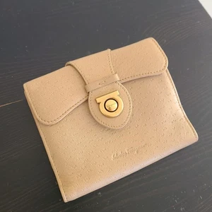 Neue Salvatore Ferragamo Beige Leder Geldbörse Doppelfaltung - Bild 1 von 13