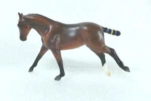 Breyer Horse Newport Thoroughbred #10035 body/shelf Stablemate Club SR  - Bild 1 von 19