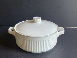 Johnson Bros Ironstone ATHENA lidded Jangled Serving Bowl 7 1/2” D - Imagen 1 de 6