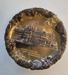Memorabilia Targa in metallo US WAR STATE AND NAVY DIPARTIMENTI WASHINGTON, D.C 4,5" - Foto 1 di 7