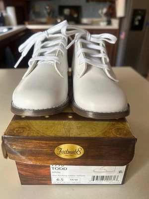 Footmate Todd white baby size 6.5  Classic Hard Bottom  Hi Top Dress New - Image 1 of 4