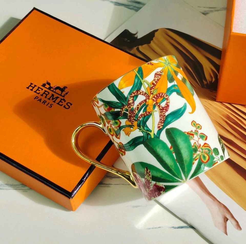 Taza de café Hermes Passiflora con patrones tropicales Foto 1 de 4