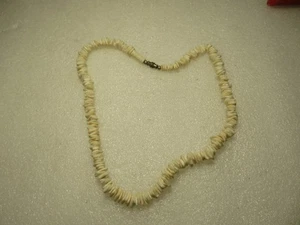 Collana vintage 16" conchiglia puka hawaiana anni 70 spiaggia collana surfista gioielli - Foto 1 di 5