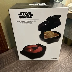 Star Wars Sith Lord Darth Vader Nonstick Waffle Maker Disney - Uncanny Brands - Picture 1 of 4