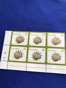 New Zealand Stamps,Plate block of 6,1979,CV:$48 US, Price: $6US (2207) - Picture 1 of 2