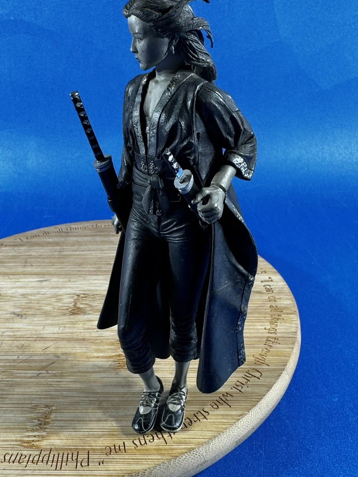 Figura de acción Sin City Miho 2005 blanco y negro NECA Devon Aoki Reel Toys Foto 1 de 4