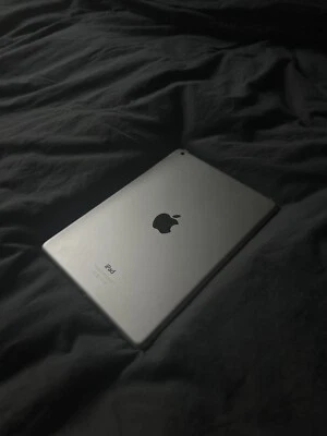 Apple iPad Air 1. Gen. 32GB Originalverpackt inkl. Ladekabel - Bild 1 von 4