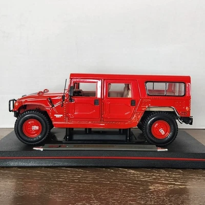 Maisto Red 6.5L Diesel Hummer Station Wagon 1:18 Die Cast Truck With Stand - Image 1 of 4