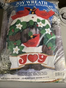 Joy Wreath Felt Cardinal Wall Hanging Kit - Picture 1 of 2