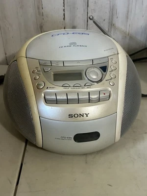 索尼 CFD-E95 CD/收音机/磁带扬声器 珍珠 Off-White 颜色 已测试 可正常工作 — 第 1/4 张图片