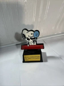 Vtg 1970s Peanuts Trophy Award Aviva Snoopy Never Underestimate A Pretty Face - Picture 1 of 7